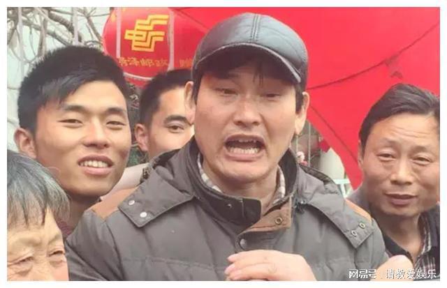 大衣哥霸气拒绝网暴者道歉！背后真相令人震惊，网友，这次站他！