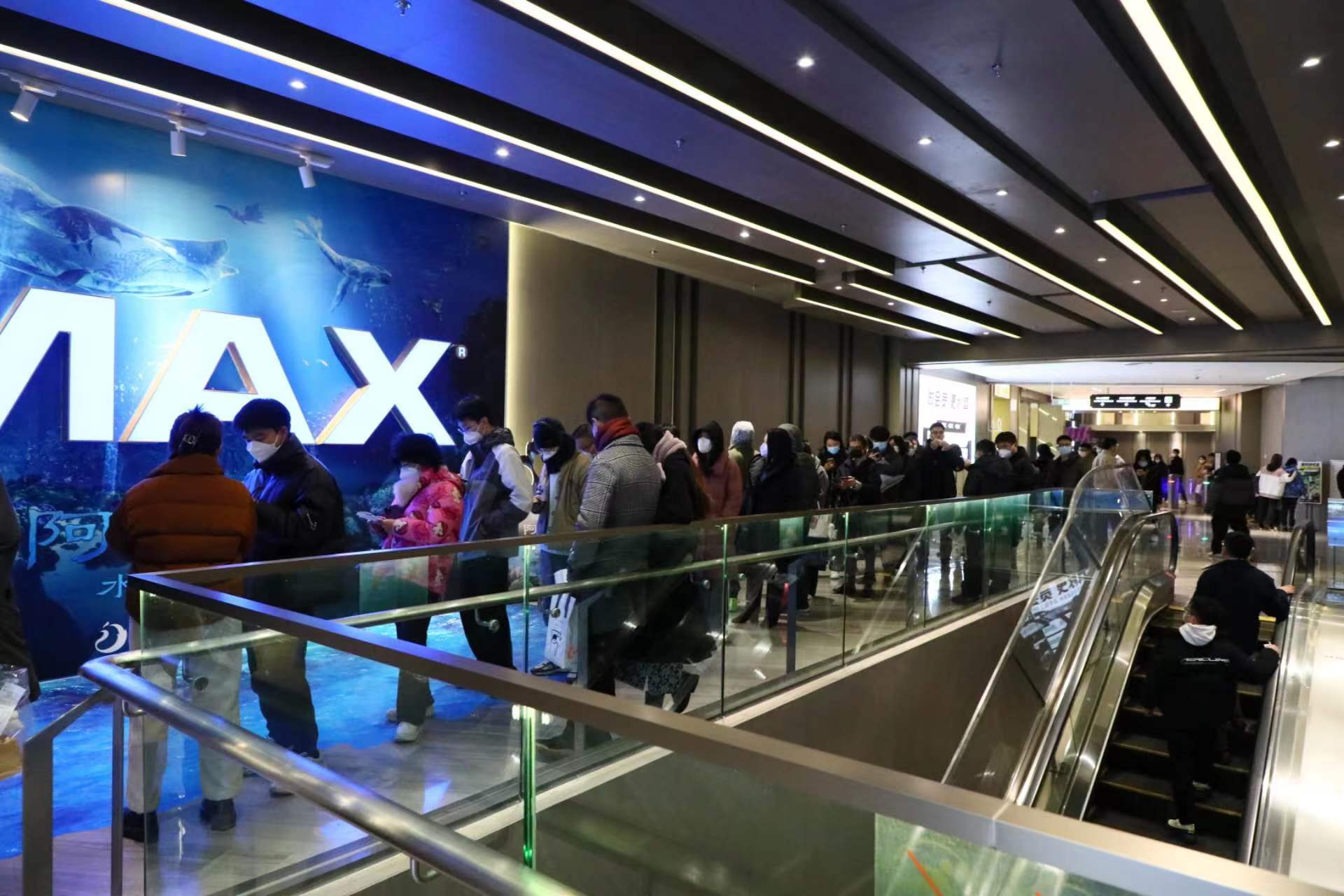 全网炸裂！亚洲最宽IMAX GT厅竟在‘洗澡’？真相令人窒息！