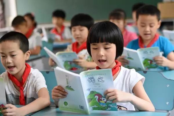 为什么现在的小学都要抓写字呢？