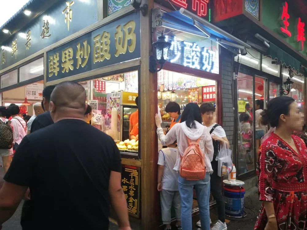 一家小吃店迎来了十万云监工，美食与网络的奇妙碰撞